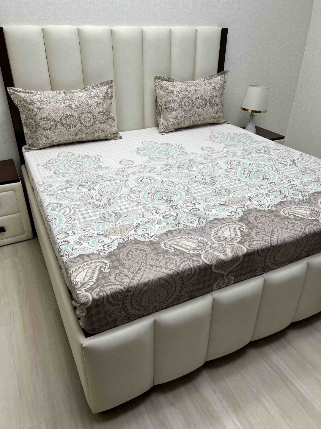 

Pure Decor Lifestyle White Printed Pure Cotton 330 TC King Bedsheet Set 2.74 m x 2.74 m