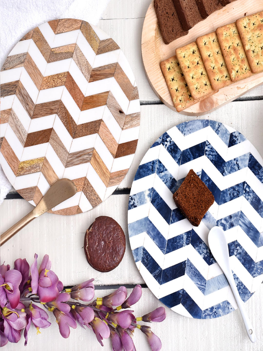 

Indianshelf Brown & Blue 2 Pieces Wooden Easy to Clean Cake Stand