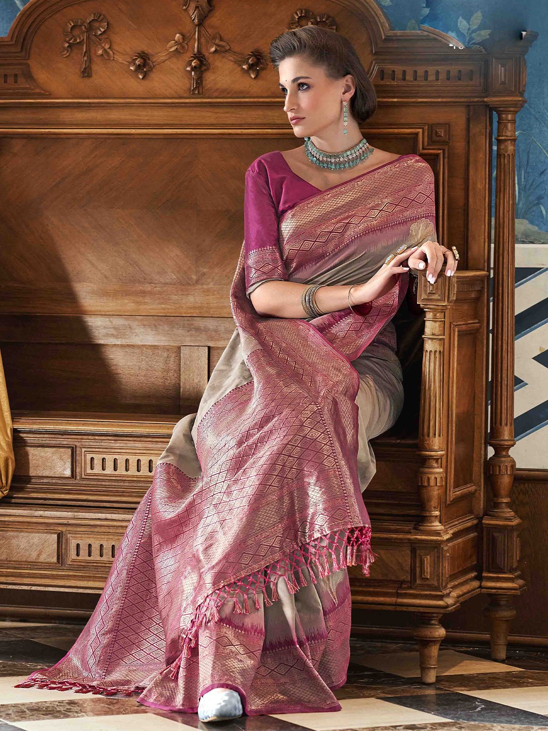 

Blissta Woven Design Zari Linen Blend Handloom Saree, Grey