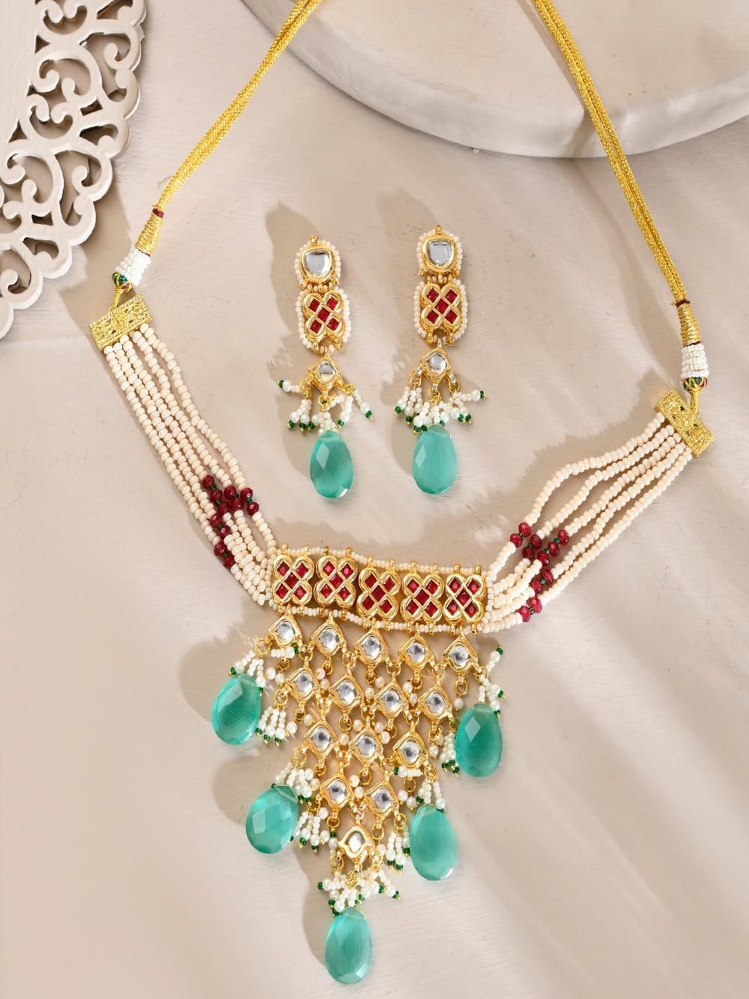 

STYYO Gold-Plated Kundan Studded And Pearls Beaded Jewellery Set, White