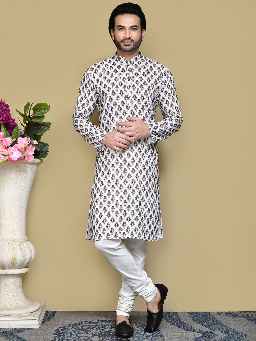 

RANAK Mandarin Ethnic Motifs Printed Collar Long Sleeves Straight Kurta, White