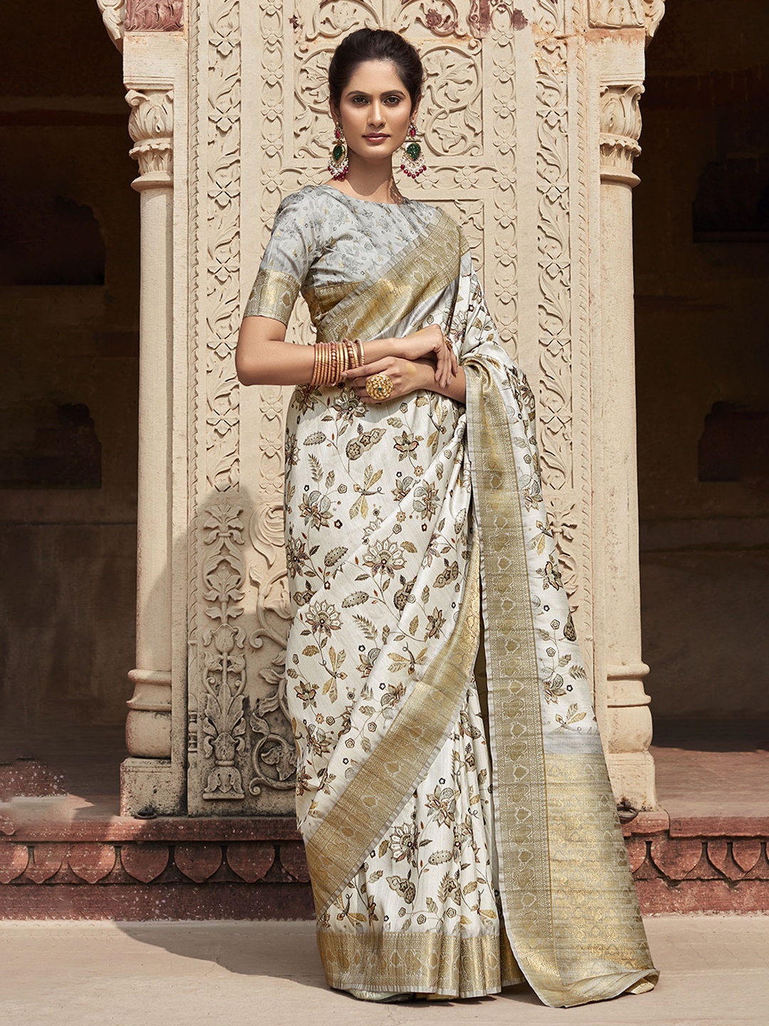 

KIMISHA Floral Zari Silk Blend Saree, White