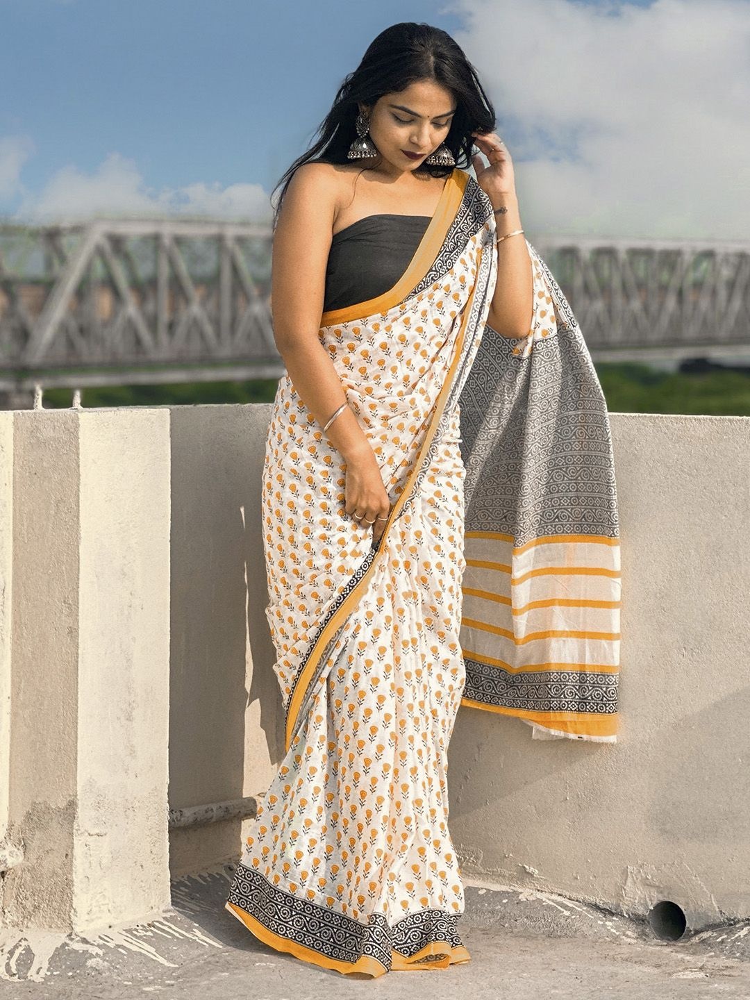 

Mitera Floral Bagru Saree, White