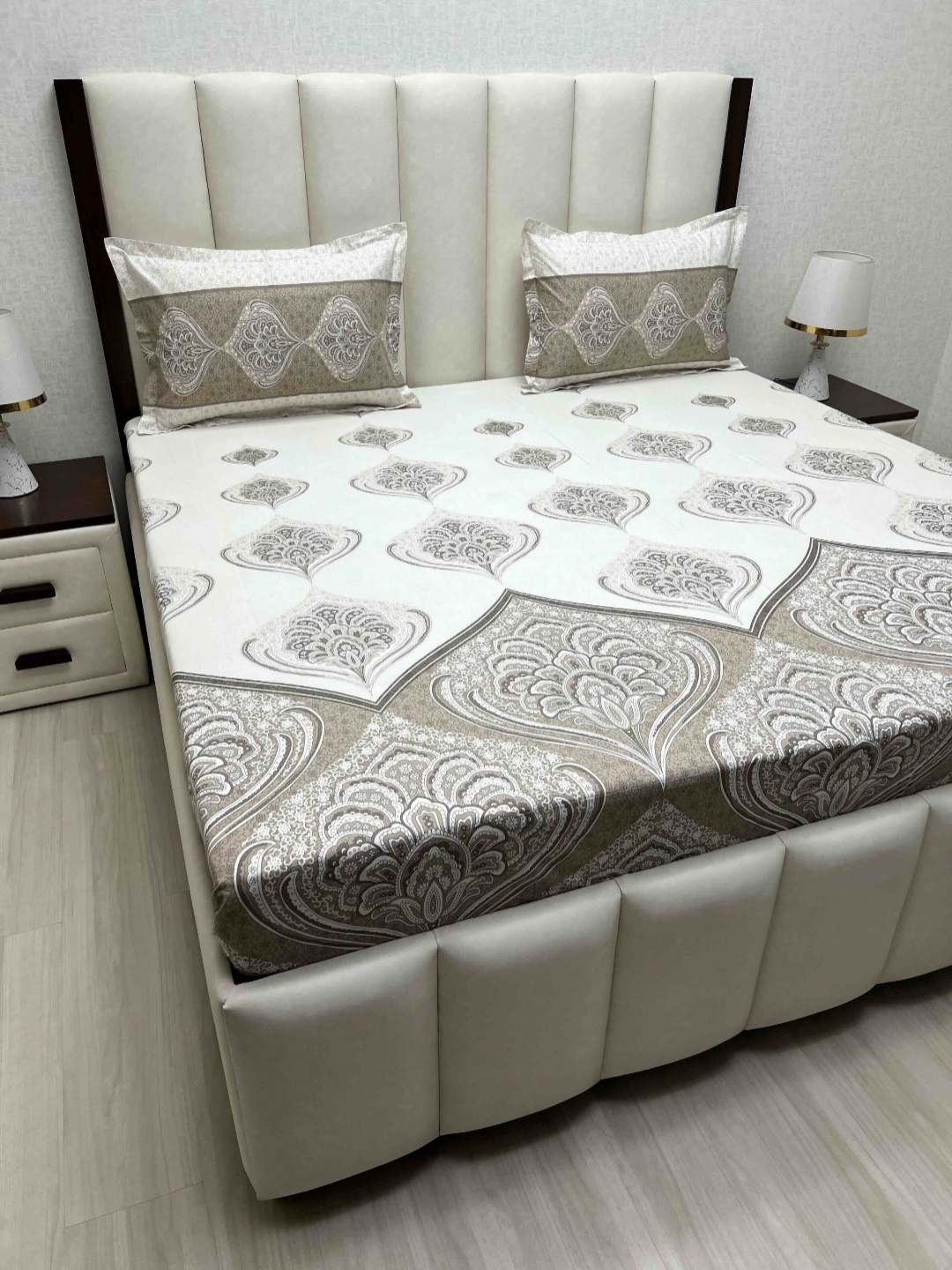 

Pure Decor Lifestyle White Printed Pure Cotton 250 TC King Bedsheet Set-2.74 m x 2.74 m