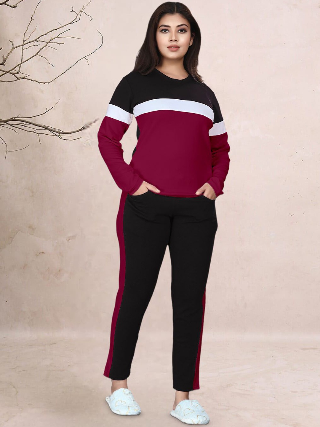 

DTR FASHION Colourblocked Round Neck T-Shirt With Trousers Co-Ords Set, Maroon