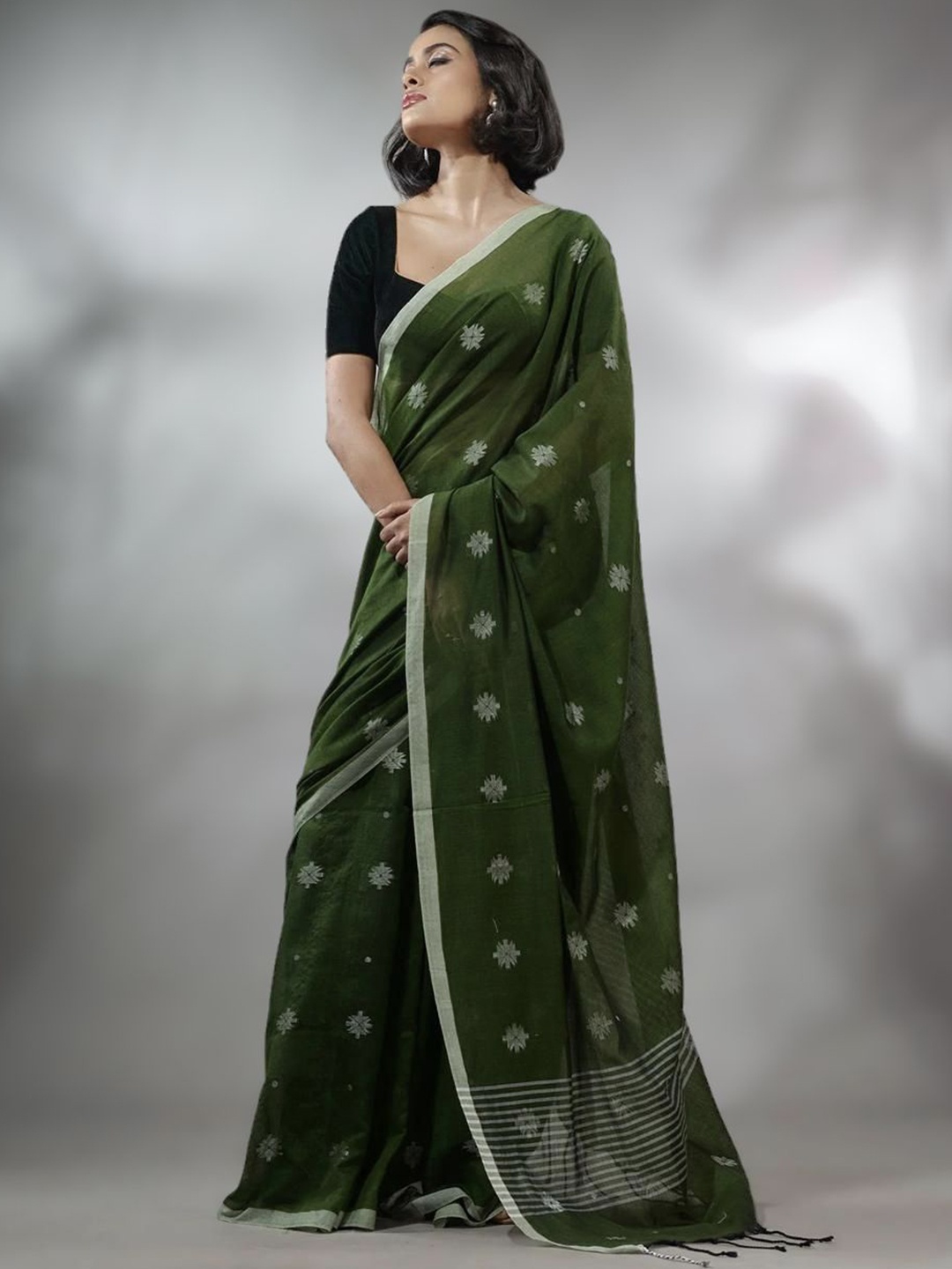 

Ruuprekha Floral Pure Cotton Khadi Saree, Green