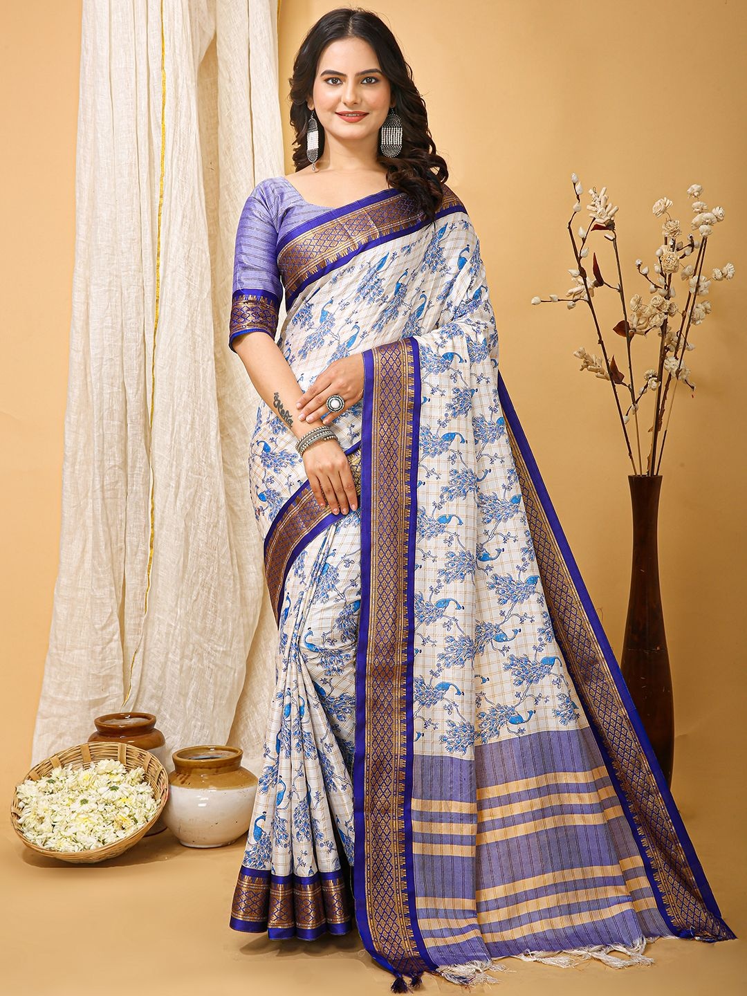 

DIVASTRI Floral Zari Saree, Blue