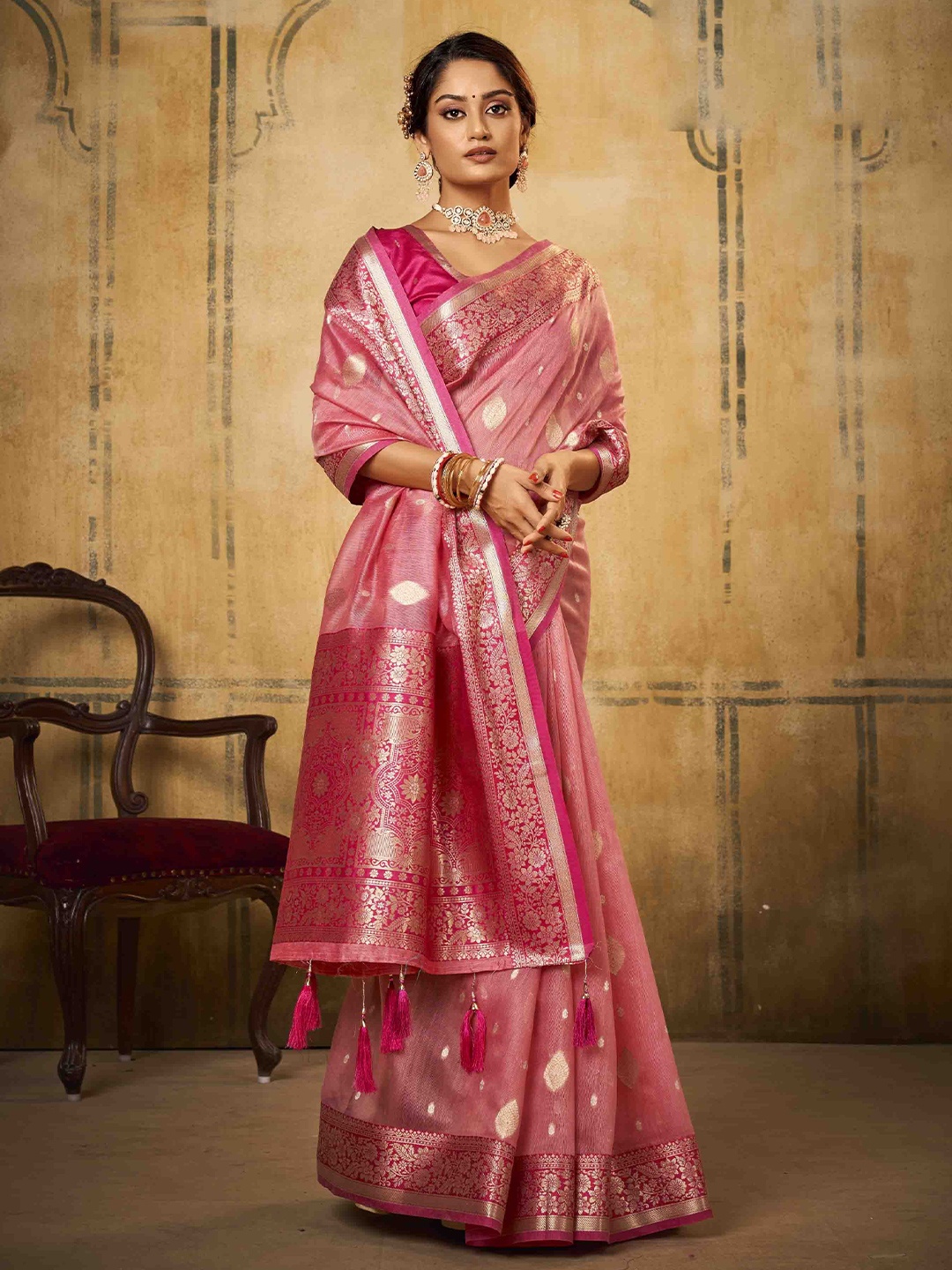 

KIMISHA Woven Design Zari Silk Blend Handloom Saree, Pink