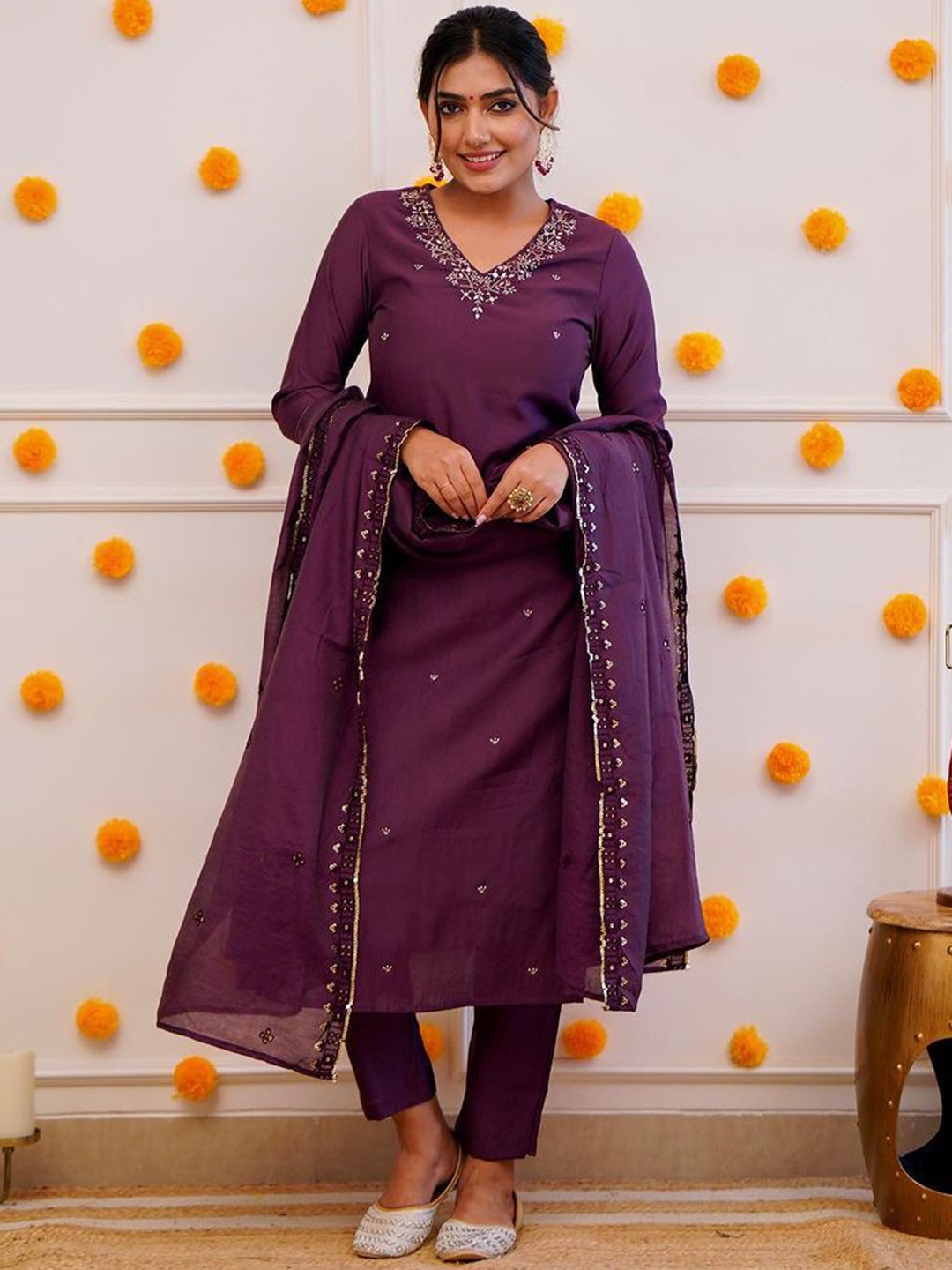 

DIVASTRI Embellished Thread Work V Neck Kurta With Trousers & Dupatta, Purple