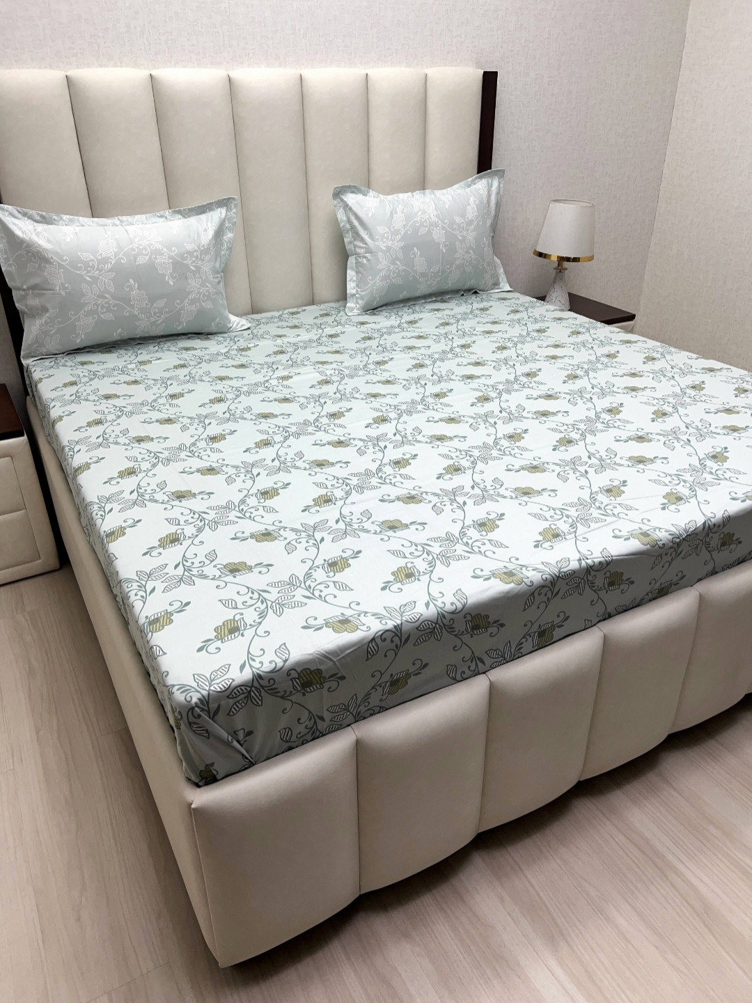 

Pure Decor Lifestyle Green Printed 240 TC Pure Cotton King Bedsheet Set- 2.74 m x 2.74 m