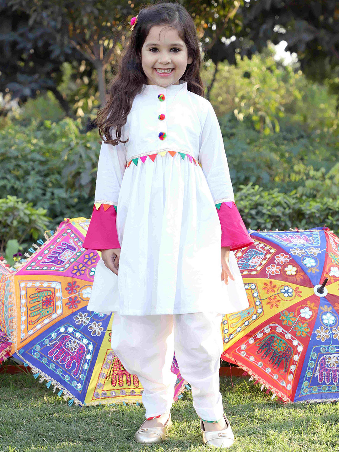 

EthIndia Girls Mandarin Collar Gotta Patti Pure Cotton Kurta With Dhoti Pants, White