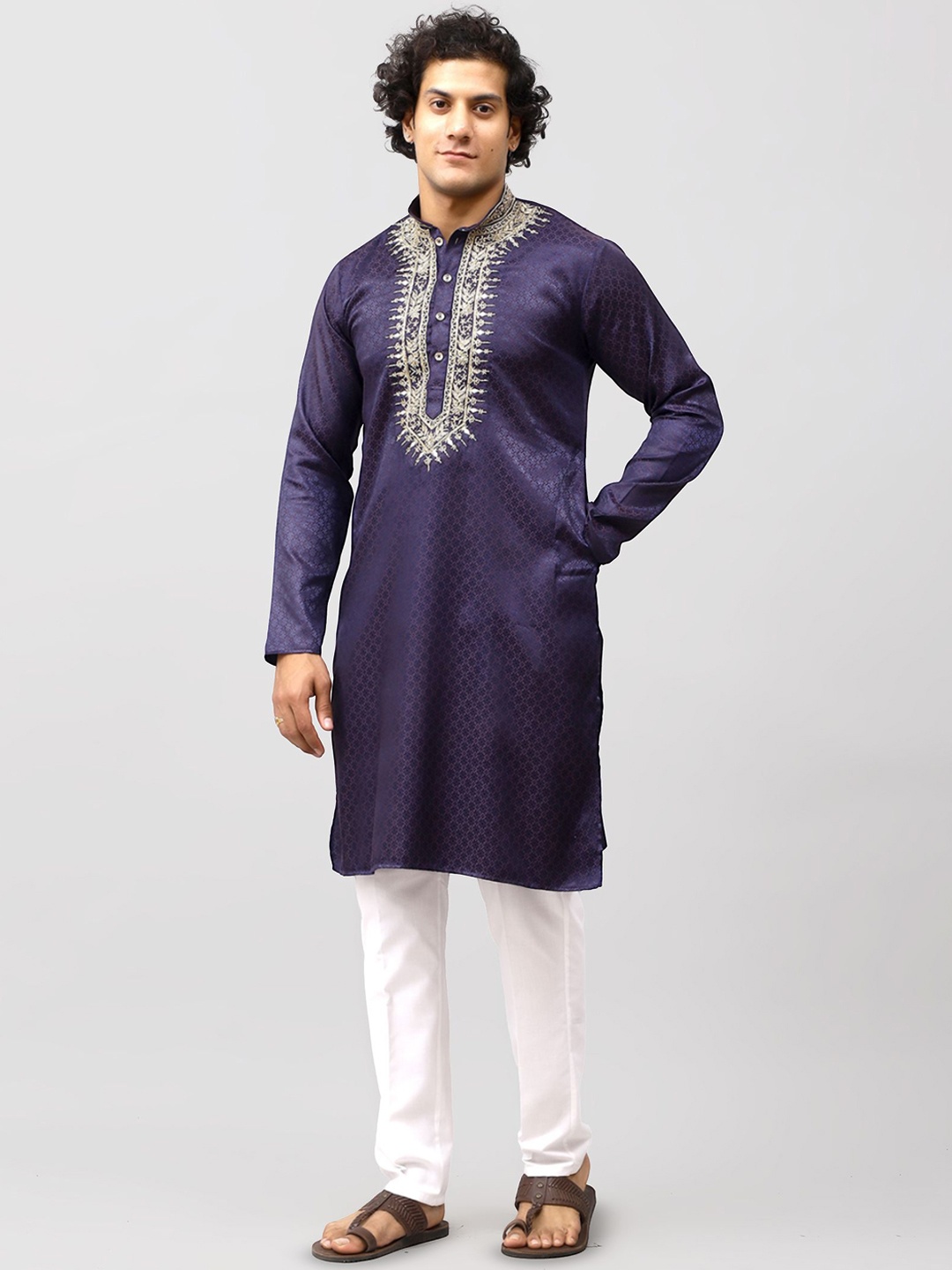 

BLUESAANCHI Floral Embroidered Thread Work Mandarin Collar Kurta With Trousers, Purple