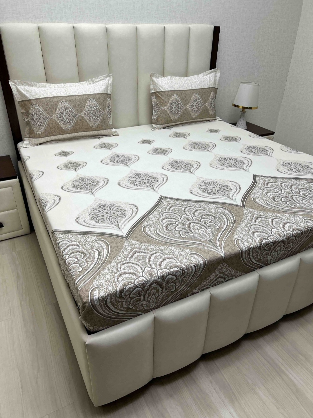 

Pure Decor Lifestyle Brown & White Printed Cotton 330TC King Bedsheet Set 2.74 m x 2.74m