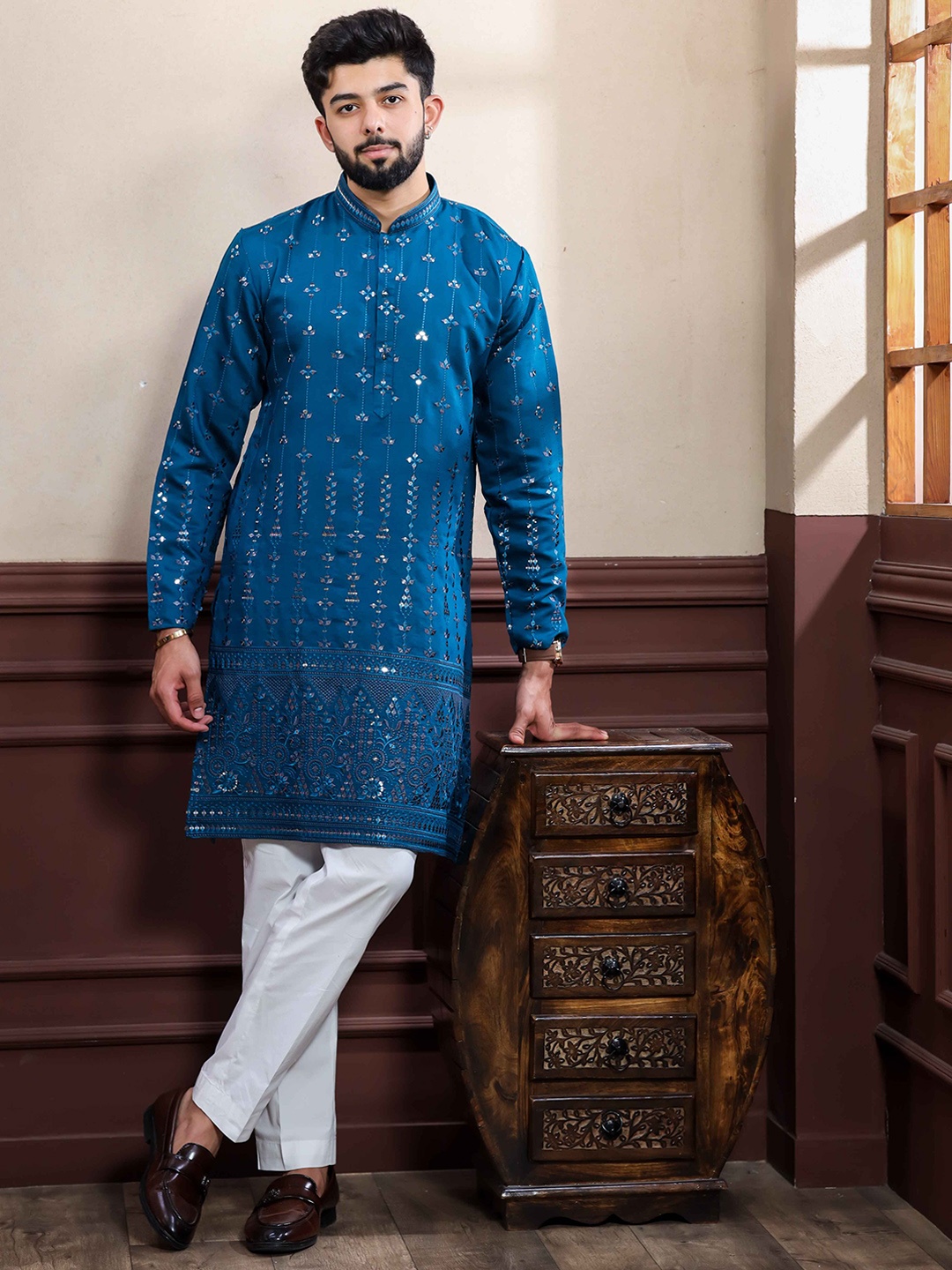 

Koshin Geometric Embroidered Mandarin Collar Thread Work Straight Kurta, Teal
