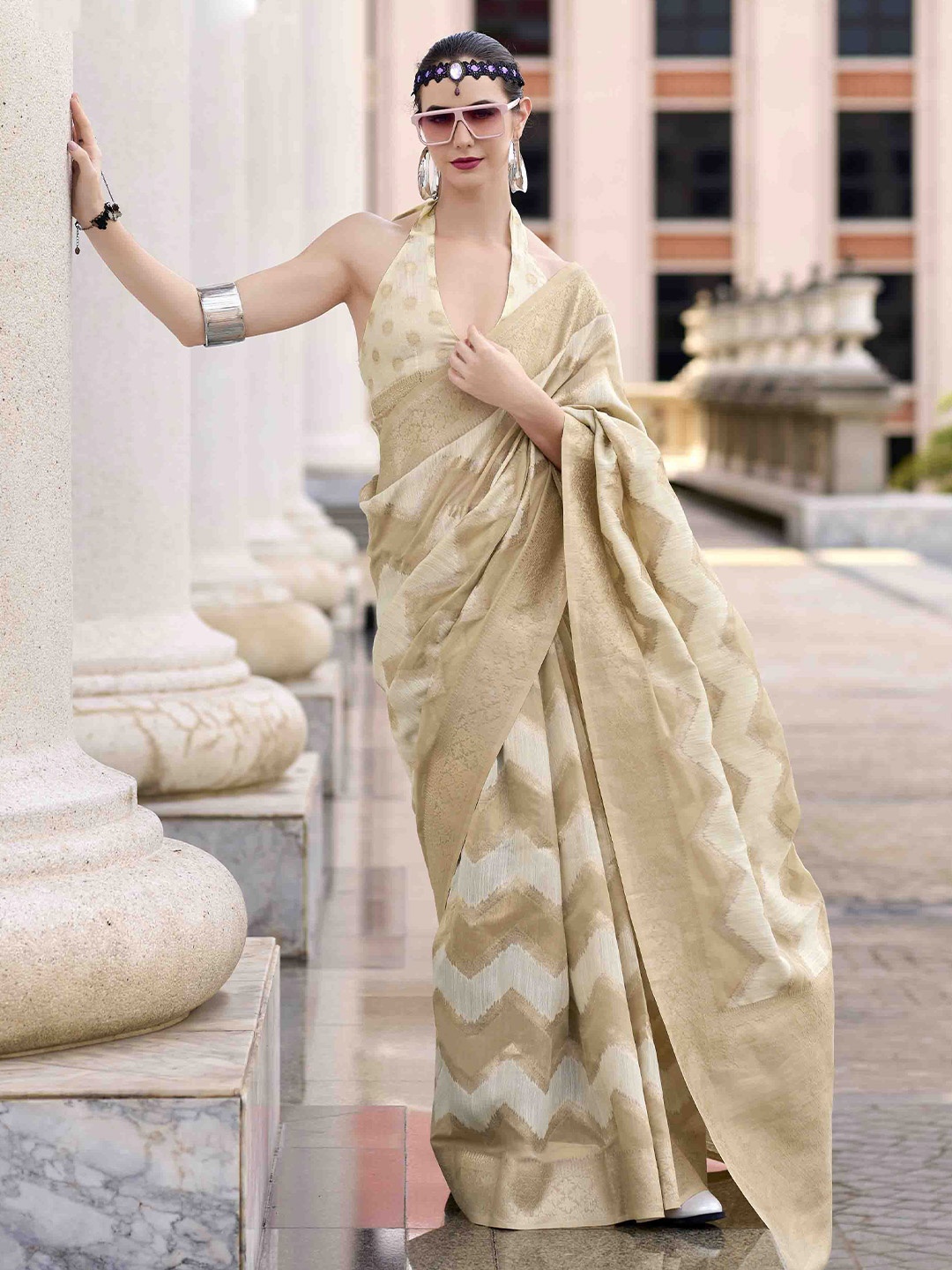 

Blissta Woven Design Schiffli Linen Blend Handloom Saree, Khaki