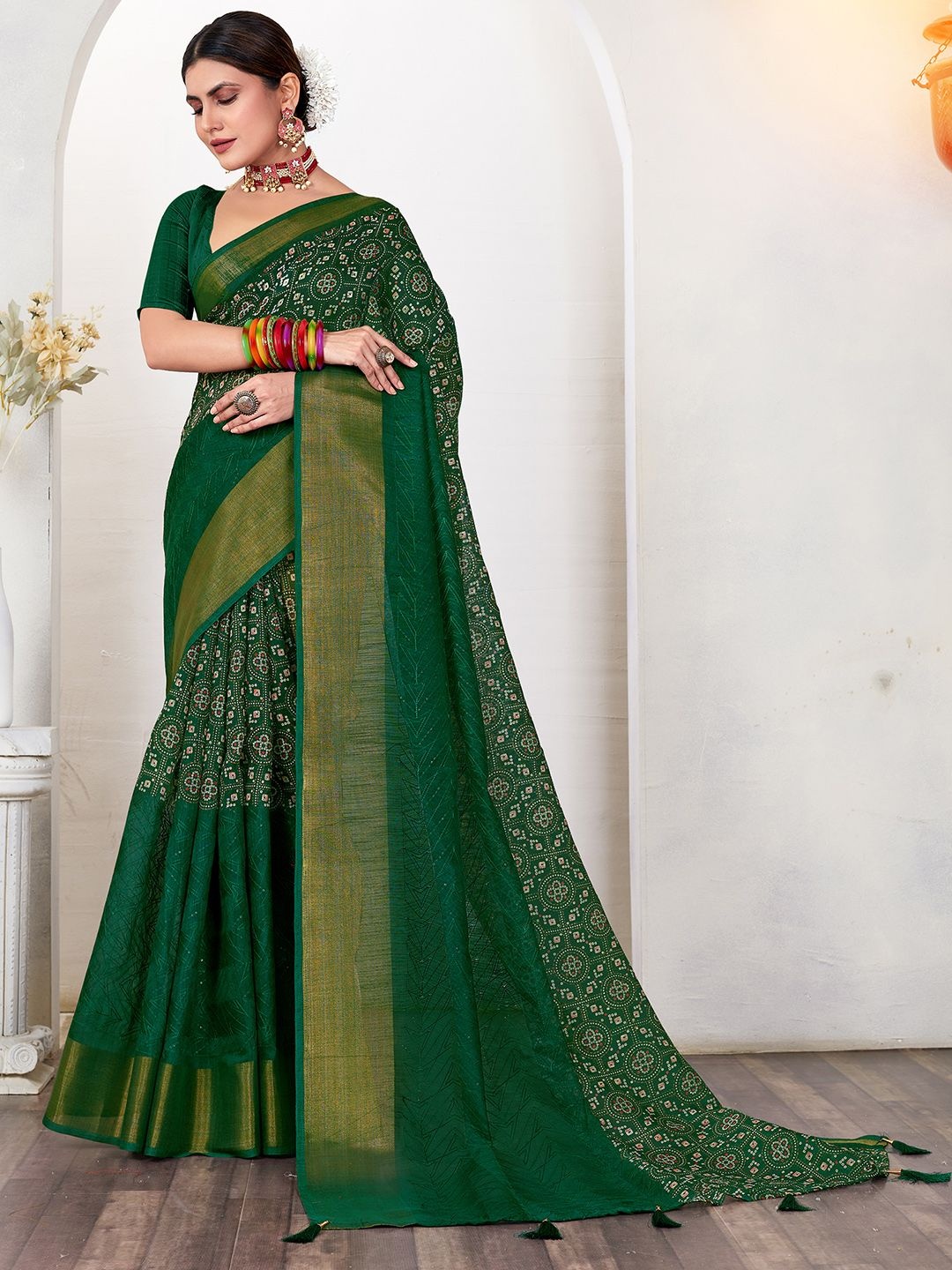 

Mitera Bandhani Zari Silk Blend Bandhani Saree, Green