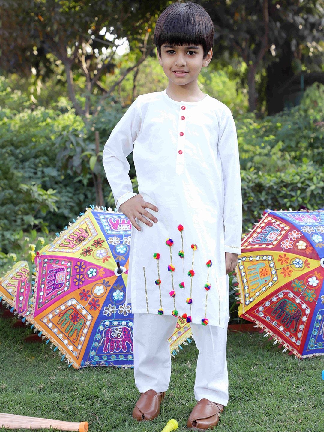 

EthIndia Boys Embroidered Pure Cotton Straight Kurta With Pyjama, White