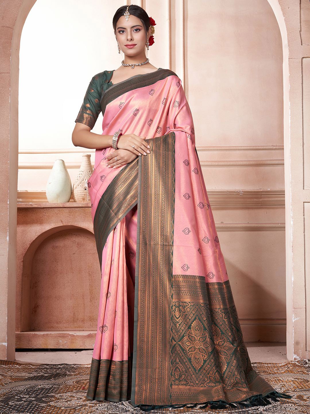 

DIVASTRI Woven Design Zari Silk Blend Kanjeevaram Saree, Pink