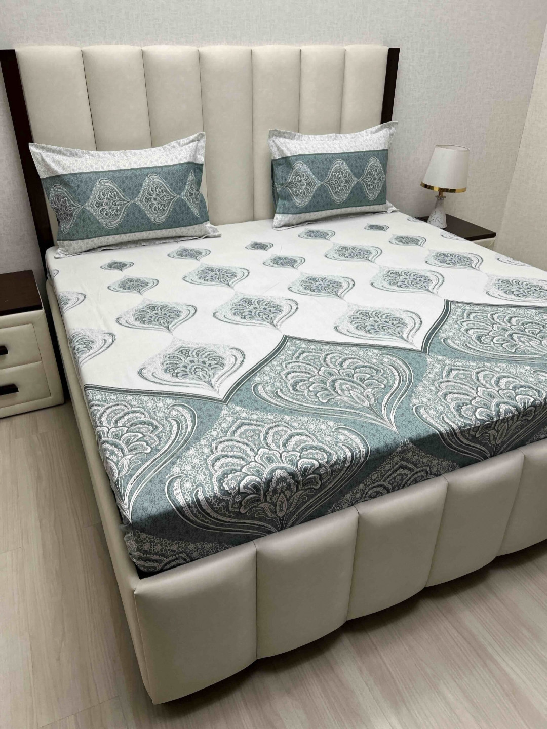 

Pure Decor Green Motifs Printed Pure Cotton 250 TC King Bedsheet Set 2.74 m x 2.74 m