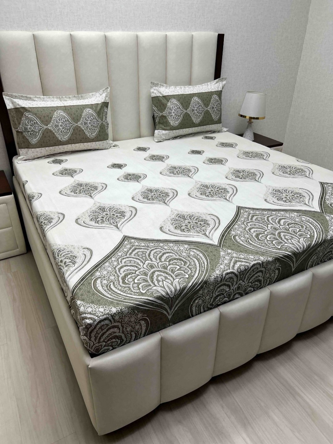 

Pure Decor Lifestyle White Printed Pure Cotton 350 TC King Bedsheet Set-2.74 m x 2.74 m