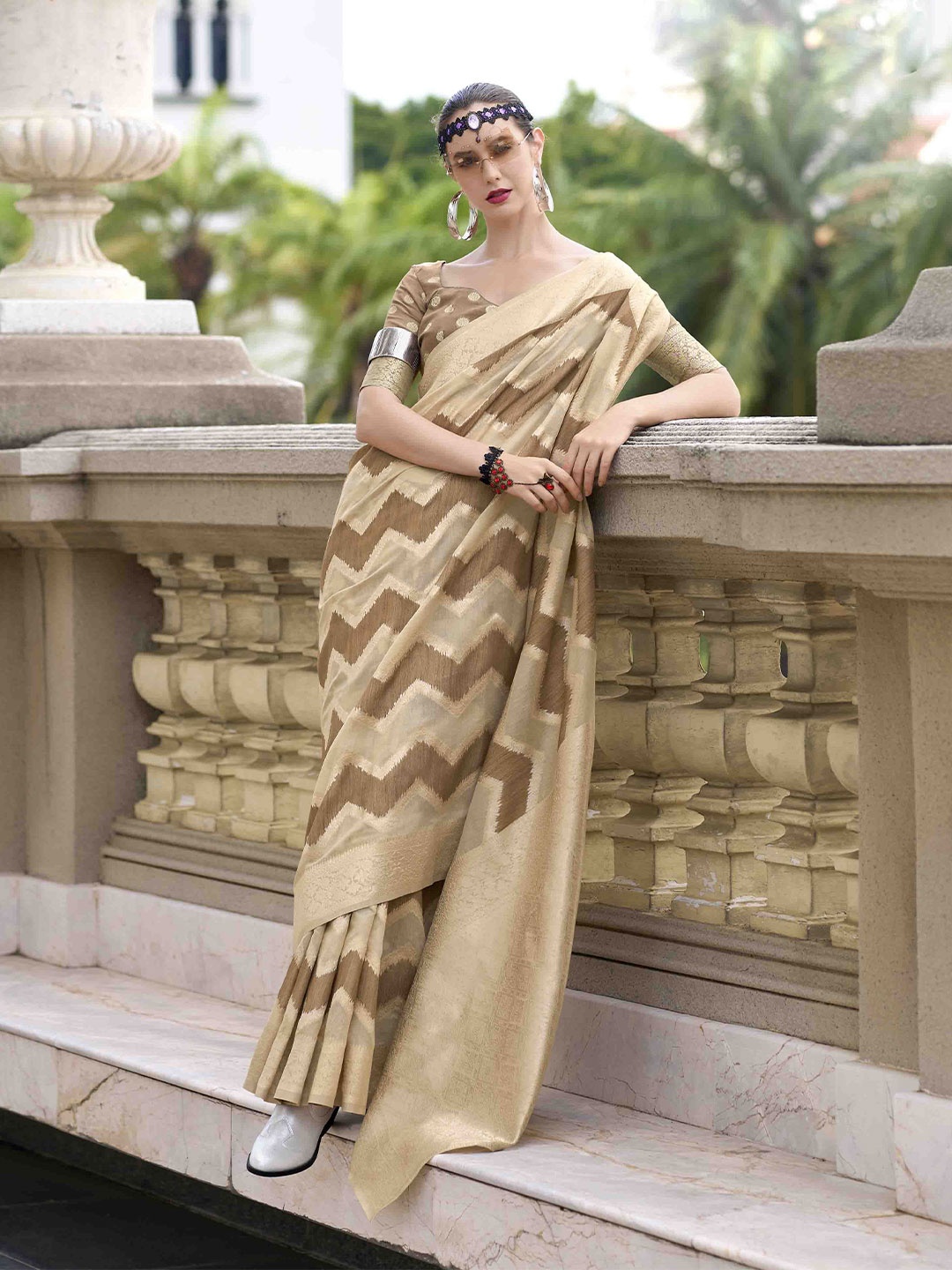 

Blissta Woven Design Zari Linen Blend Handloom Saree, Coffee brown