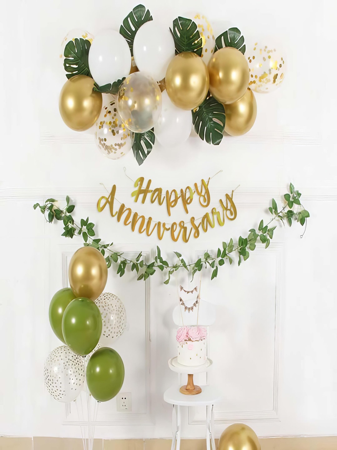 

Special You Set Of 34 White & Green Festive Decors