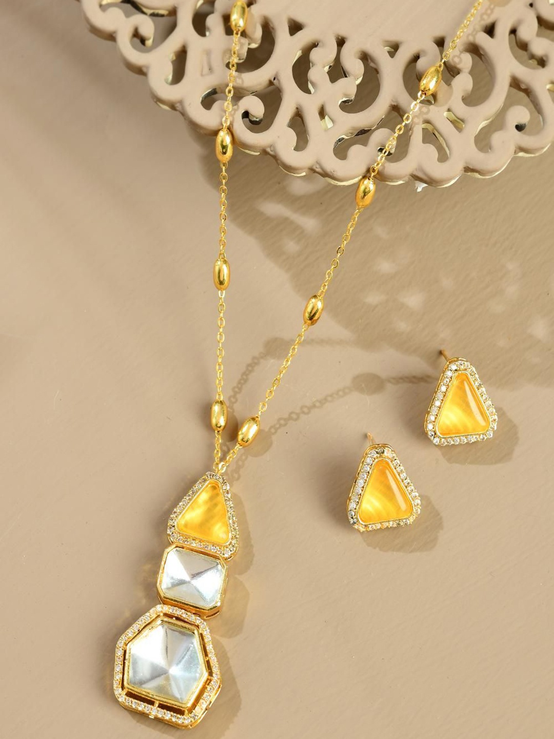 

STYYO Gold-Plated Artificial Stone Studded & Beaded Jewellery Set