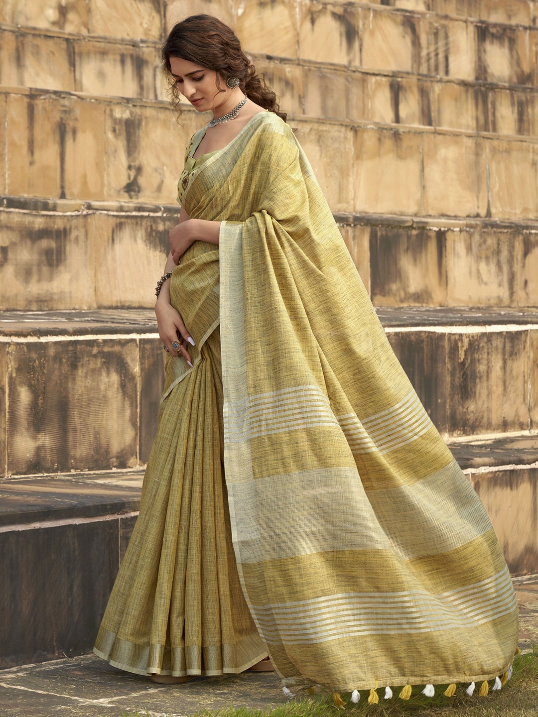 

Blissta Zari Linen Blend Handloom Saree, Mustard