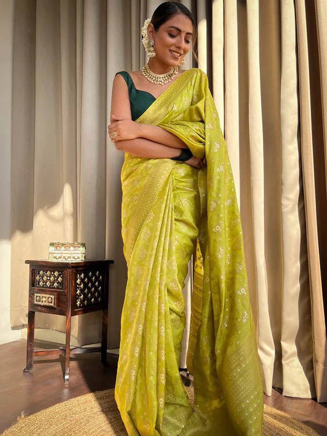 

Mitera Woven Design Zari Silk Blend Banarasi Saree, Lime green