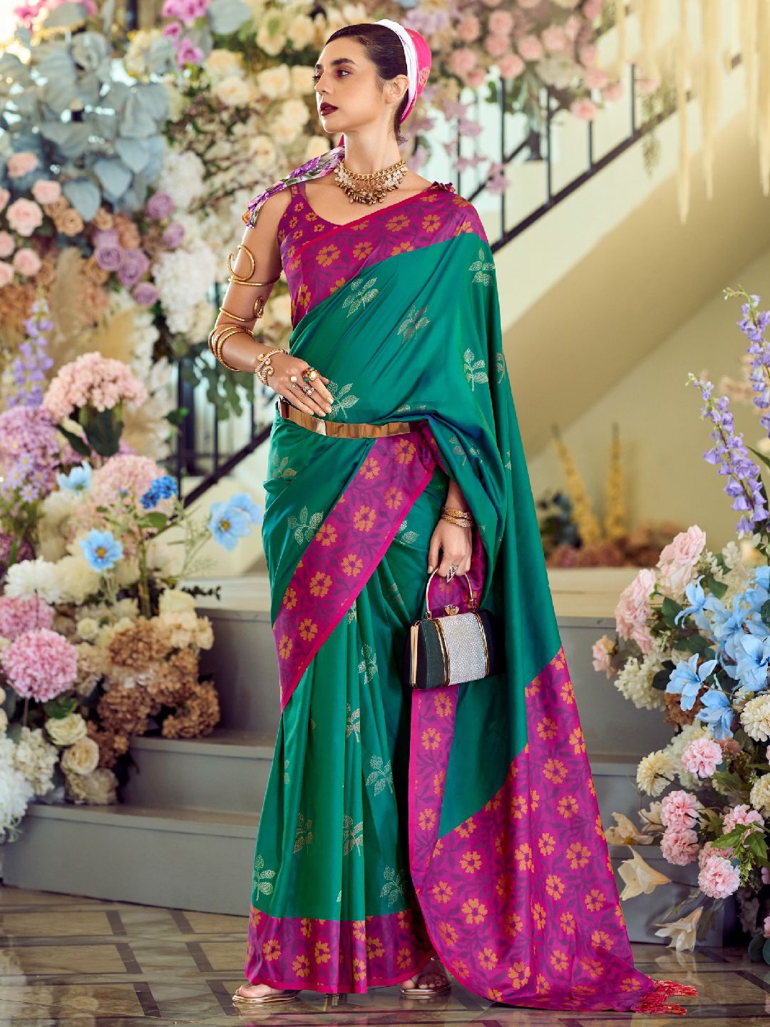 

DIVASTRI Floral Silk Blend Ikat Saree, Green