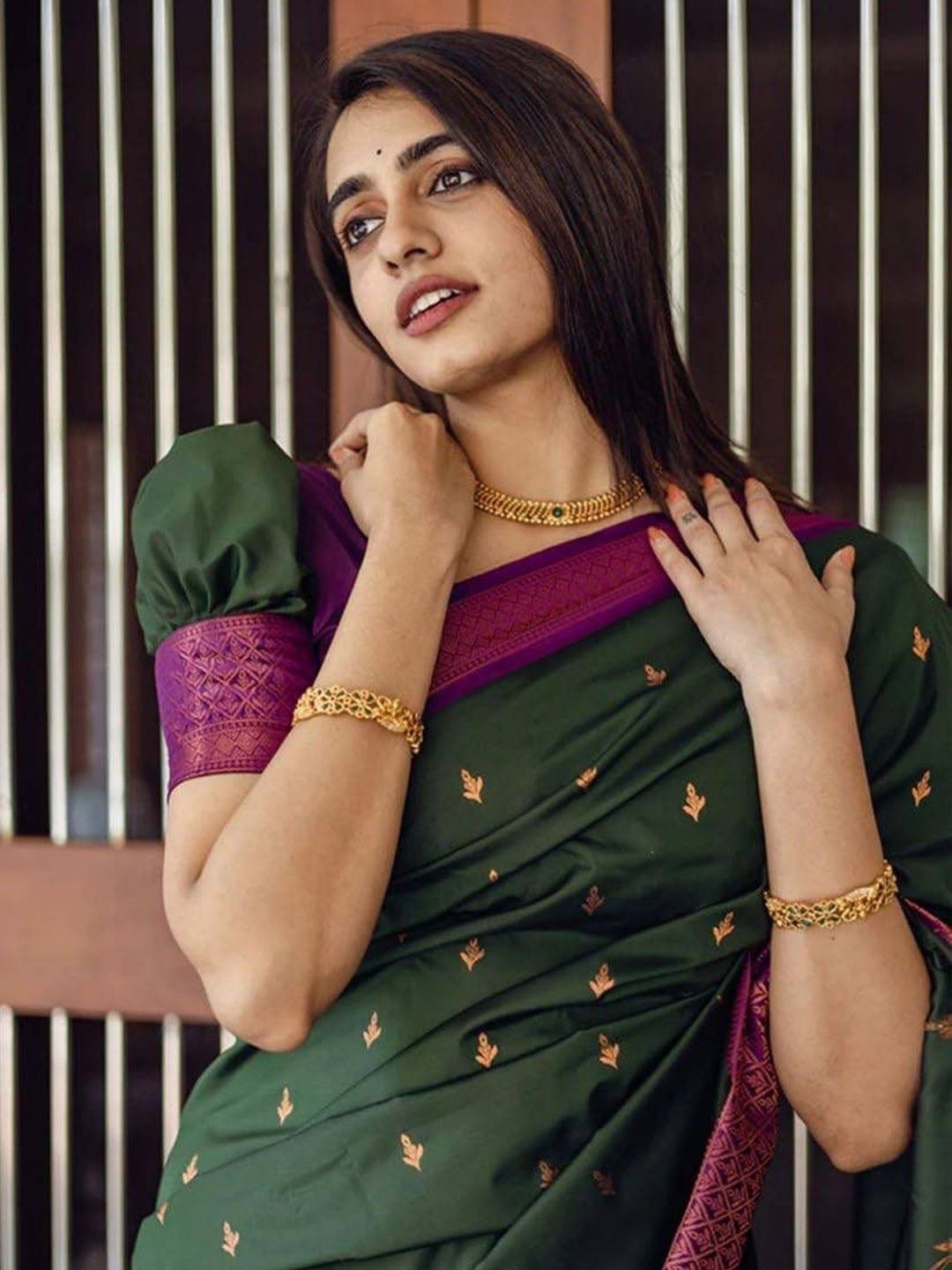 

Anouk Rustic Woven Design Zari Silk Blend Banarasi Saree, Green
