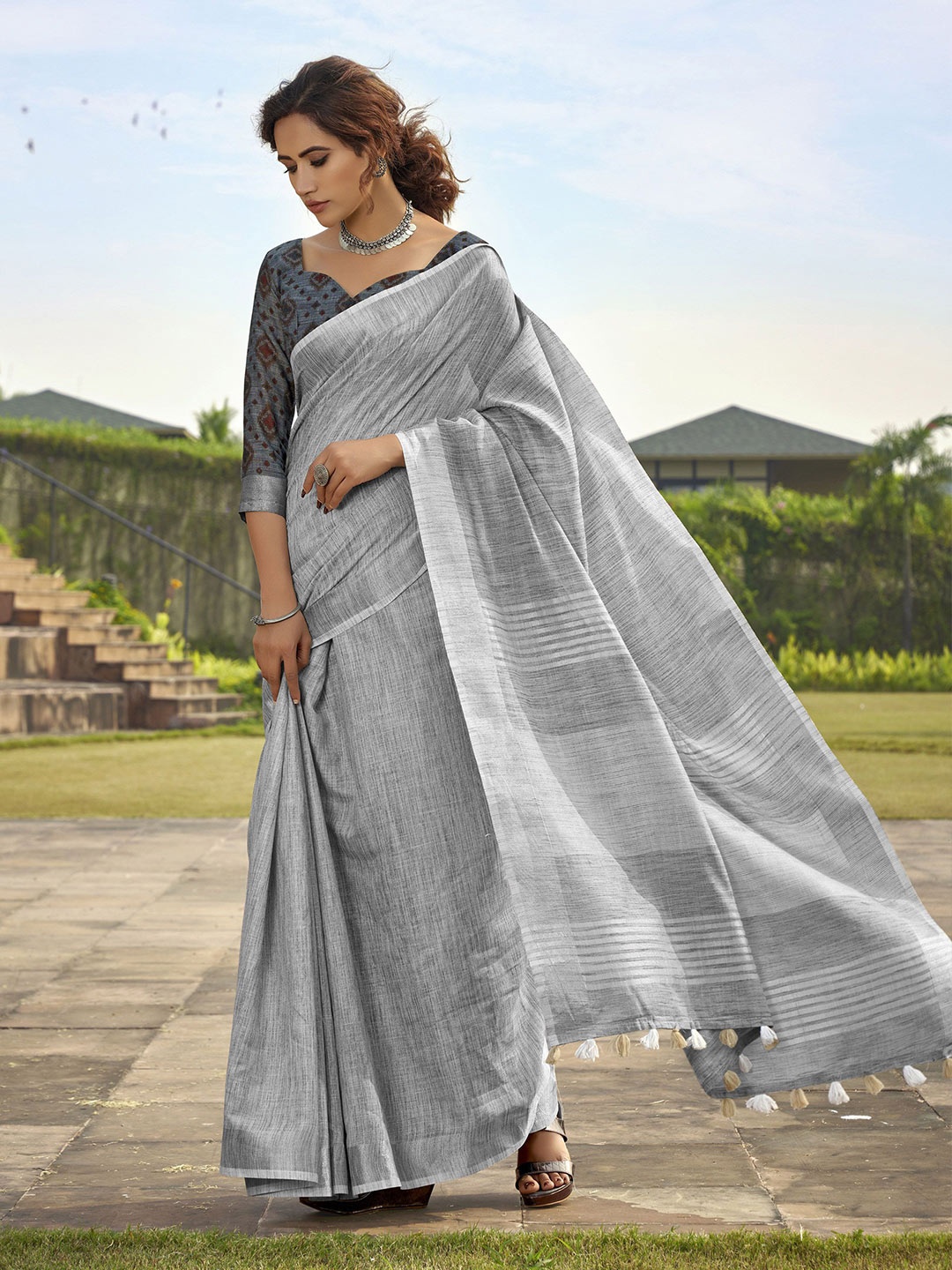 

KIMISHA Linen Blend Handloom Saree, Grey