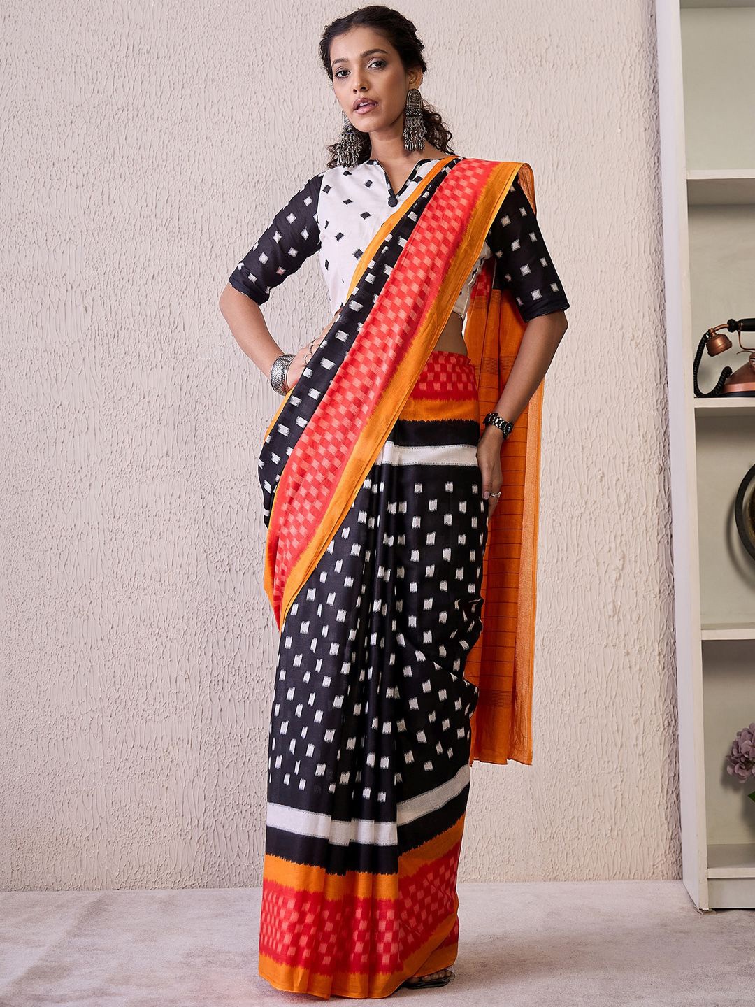 

Mitera Pochampally Saree, Black