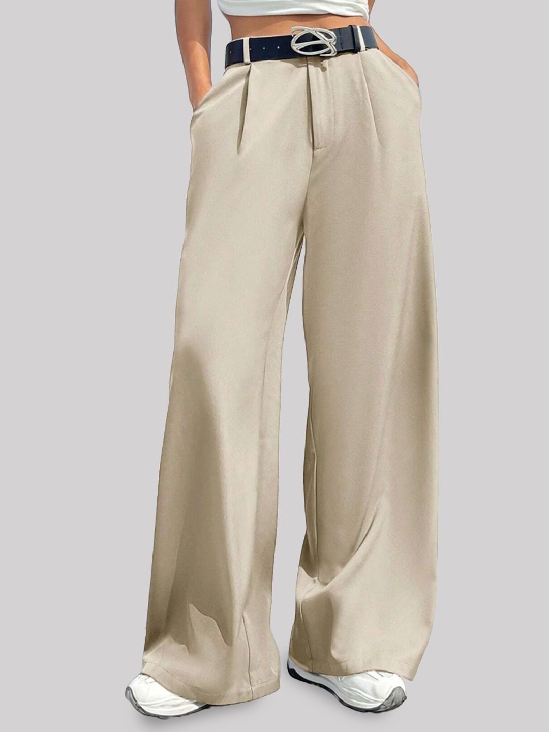 

FNOCKS Women Classic Skinny Fit High-Rise Pleated Trousers, Cream