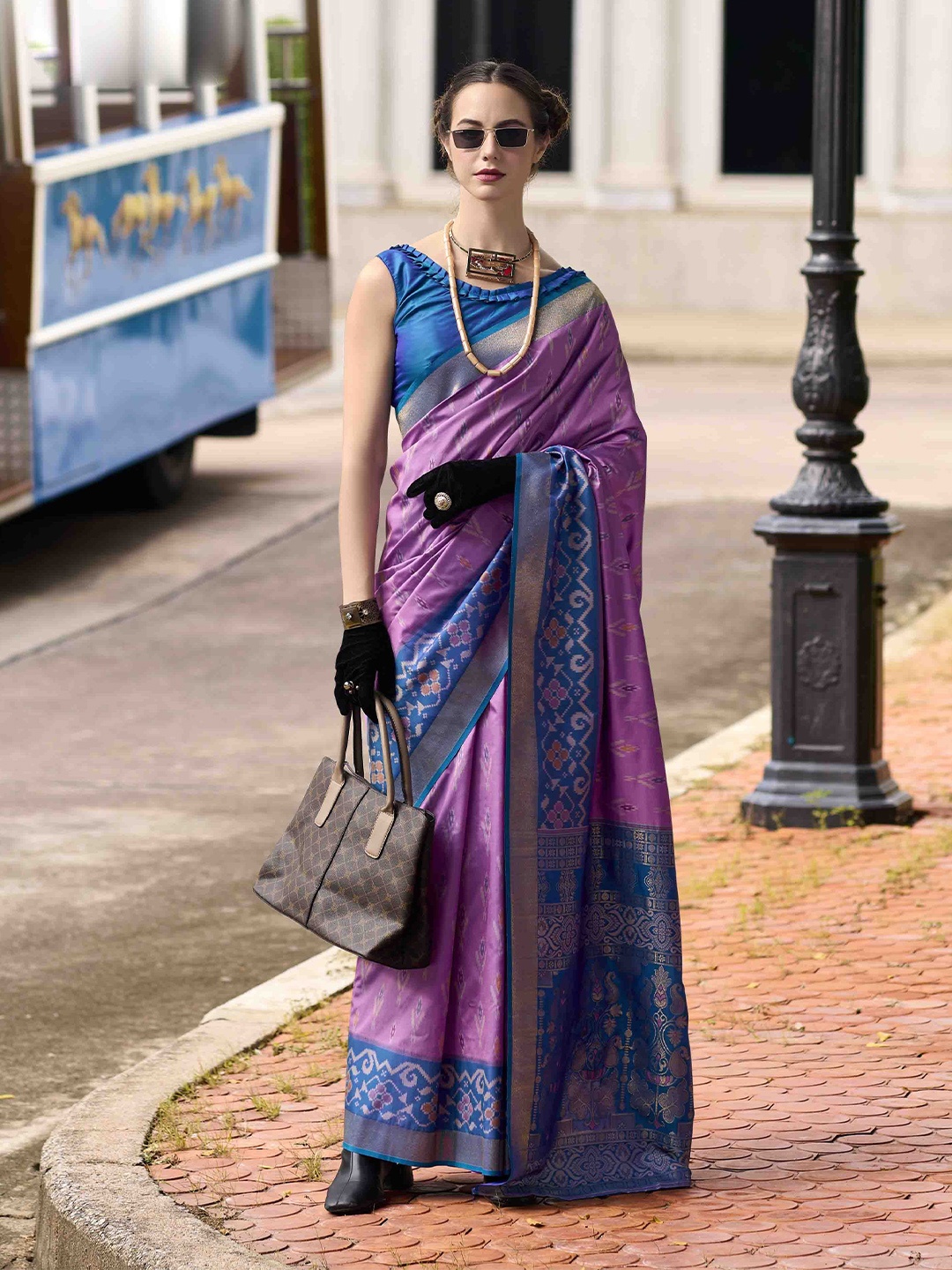 

Blissta Woven Design Zari Silk Blend Saree, Lavender