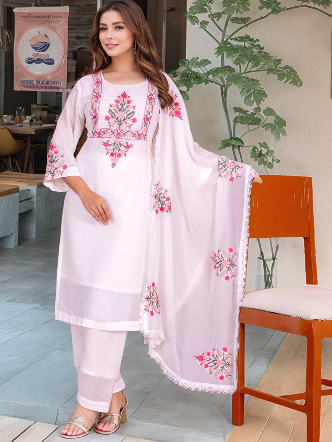 

DIVASTRI Floral Woven Design Round Neck Kurta With Trousers & Dupatta, White