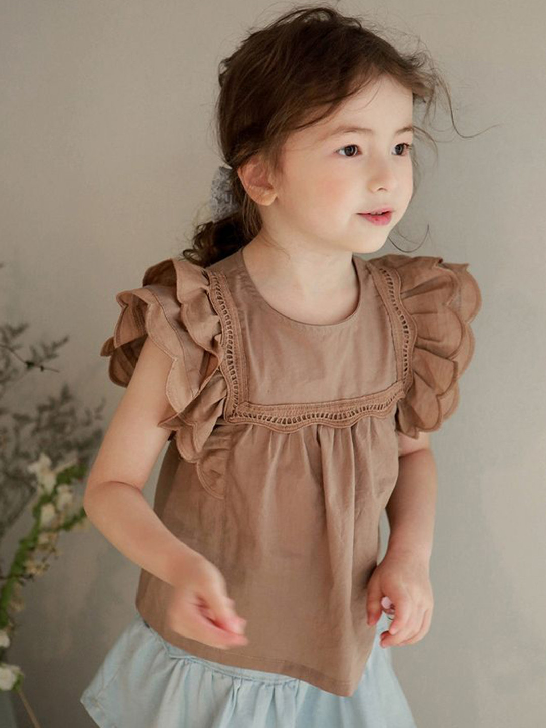 

LULU & SKY Flutter Sleeve Top, Brown