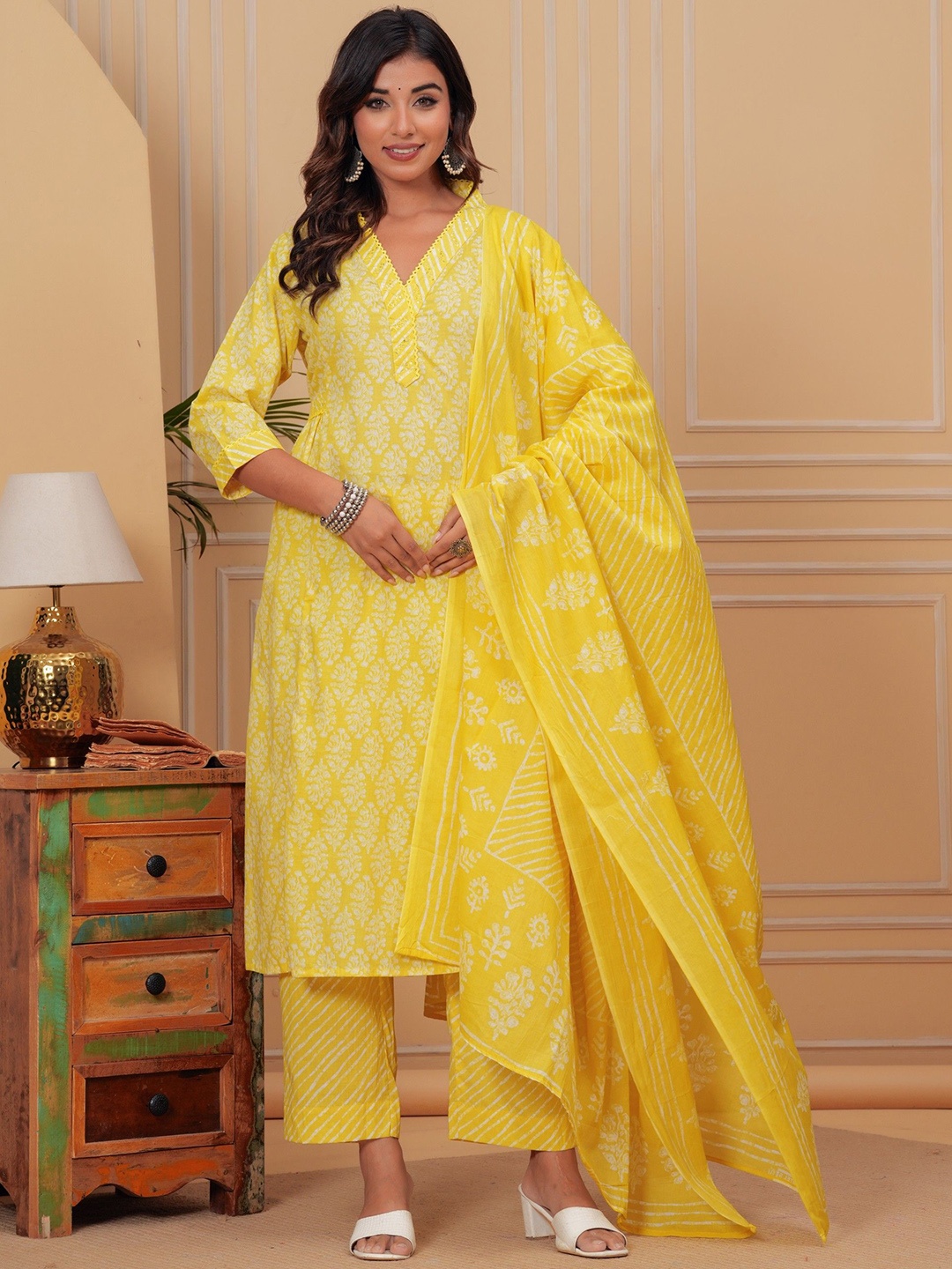 

Kanahari Floral Printed V Neck Pure Cotton Kurta With Trousers & Dupatta, Yellow