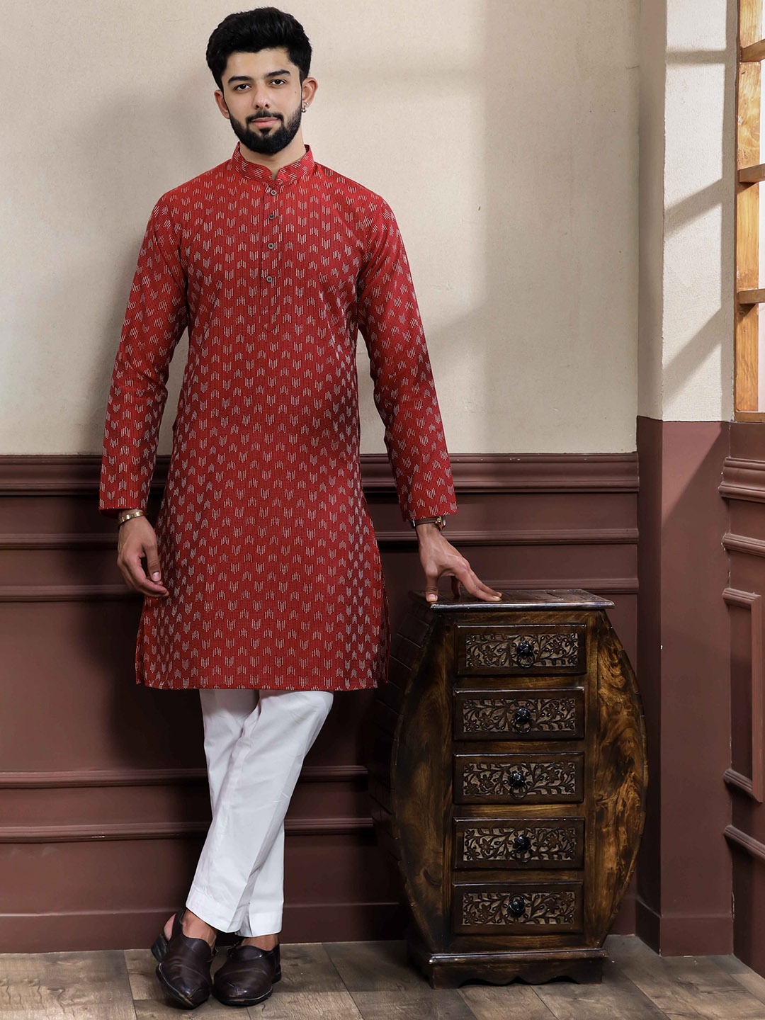 

Koshin Geometric Embroidered Mandarin Collar Thread Work Straight Kurta, Red