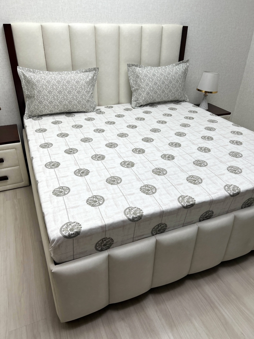 

Pure Decor Lifestyle White Printed Pure Cotton 250 TC King Bedsheet Set 2.74 m x 2.74 m