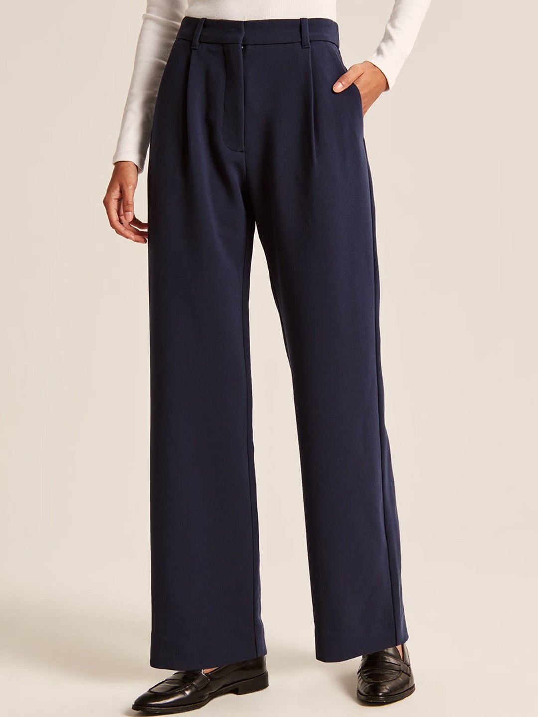 

FNOCKS Women Classic Skinny Fit High-Rise Pleated Trousers, Blue