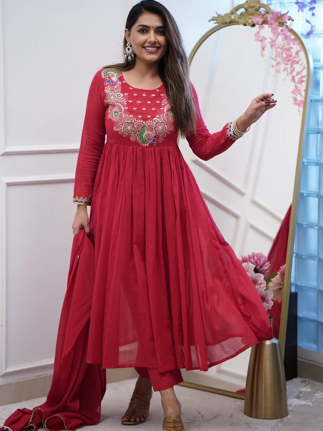 

Sanwariya Silk Floral Embroidered Thread Work Silk Chiffon Kurta With Trousers & Dupatta, Red