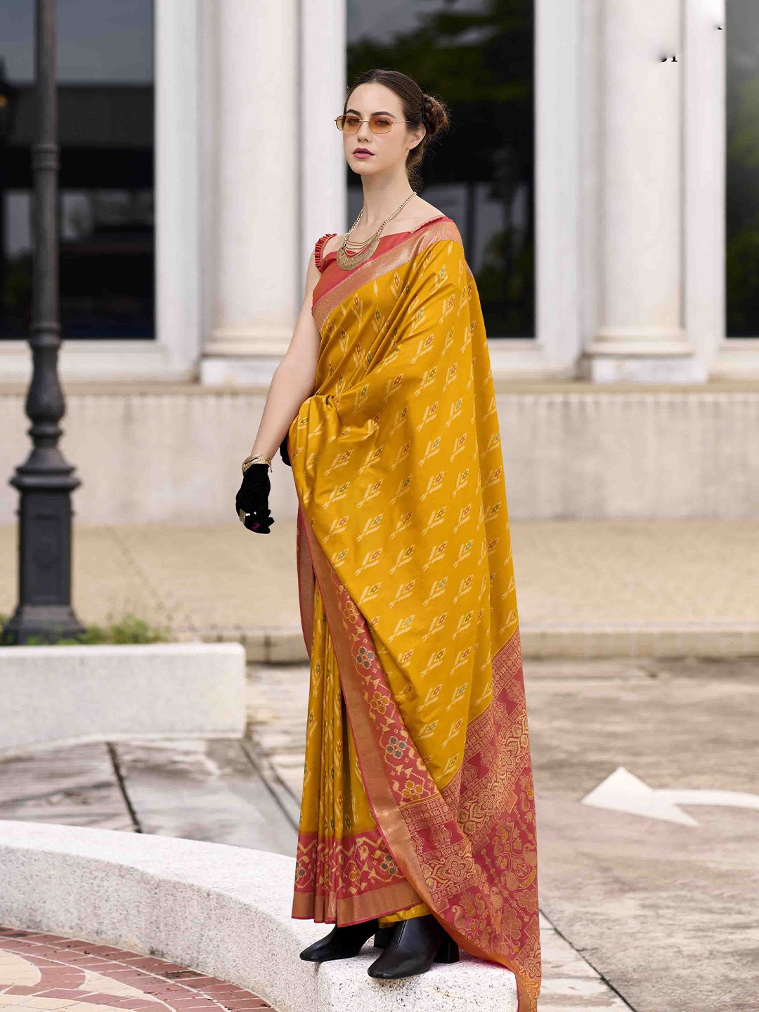 

Blissta Woven Design Zari Silk Blend Handloom Saree, Orange
