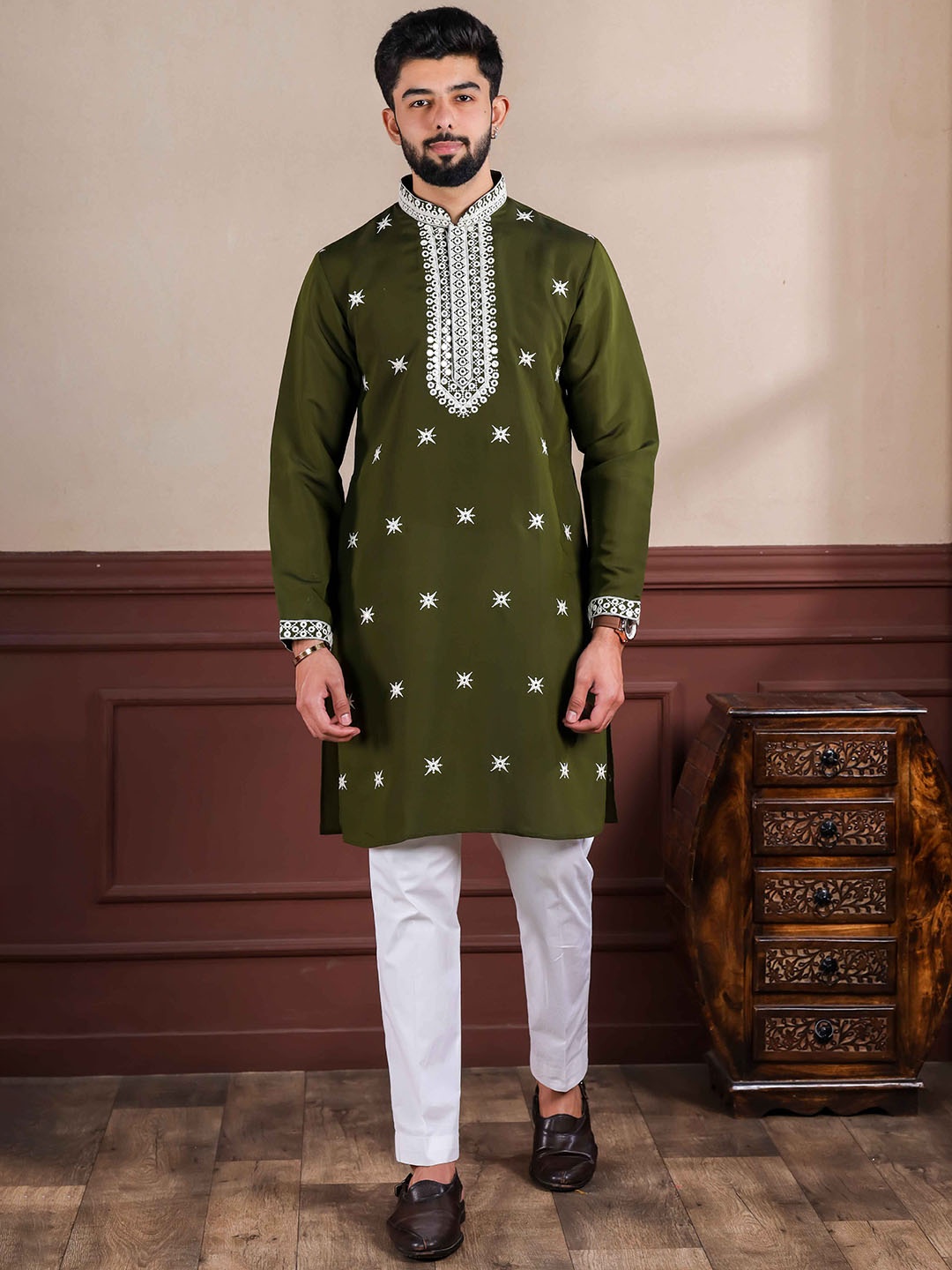 

Koshin Embroidered Thread Work Mandarin Collar Straight Handloom Kurta, Green