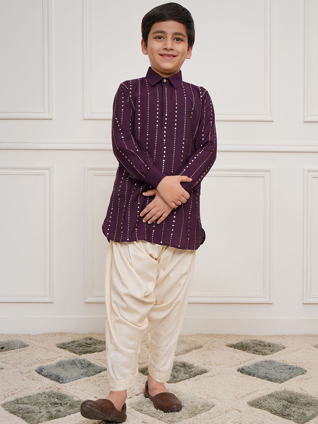 

VASTRAMAY Boys Ethnic Motifs Printed Regular Kurta with Pyjamas, Purple