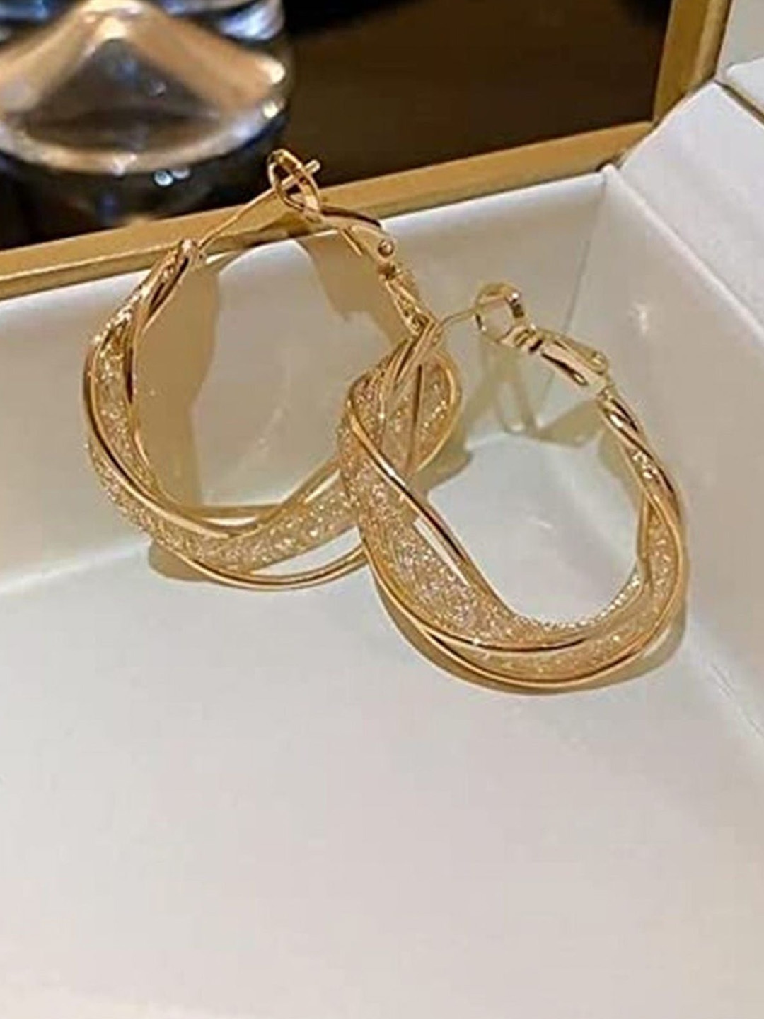

PolluxCraft Korean Gold-Plated Contemporary Shaped Hoop Earrings