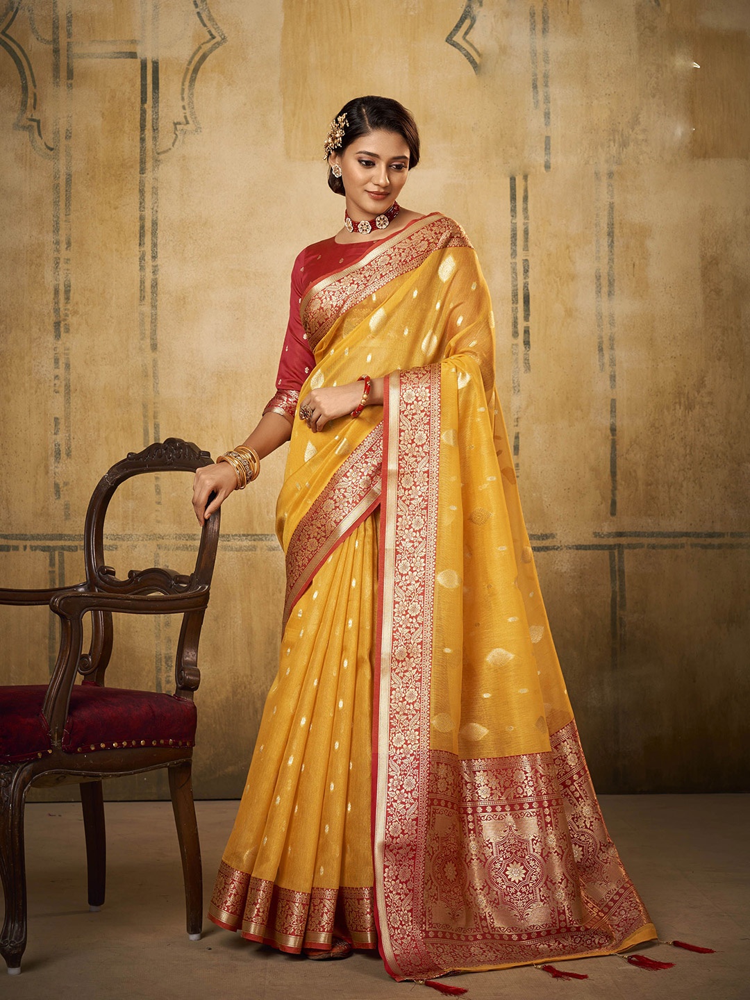 

Blissta Woven Design Zari Silk Blend Handloom Saree, Yellow