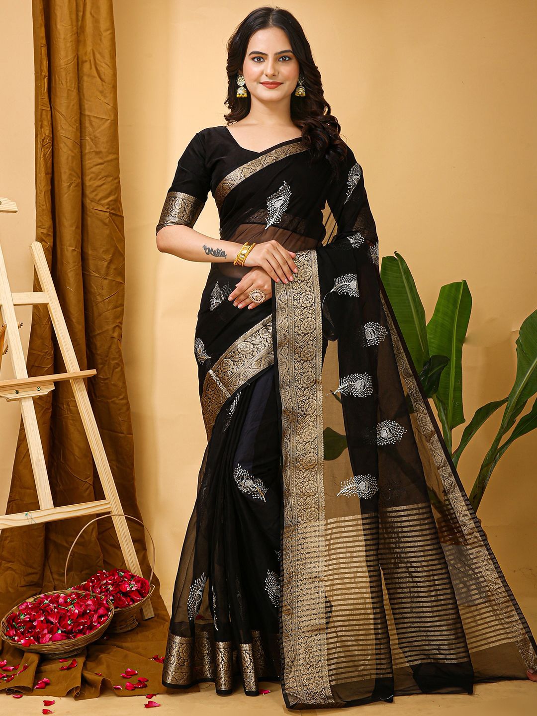 

DIVASTRI Ethnic Motifs Zari Organza Saree, Black