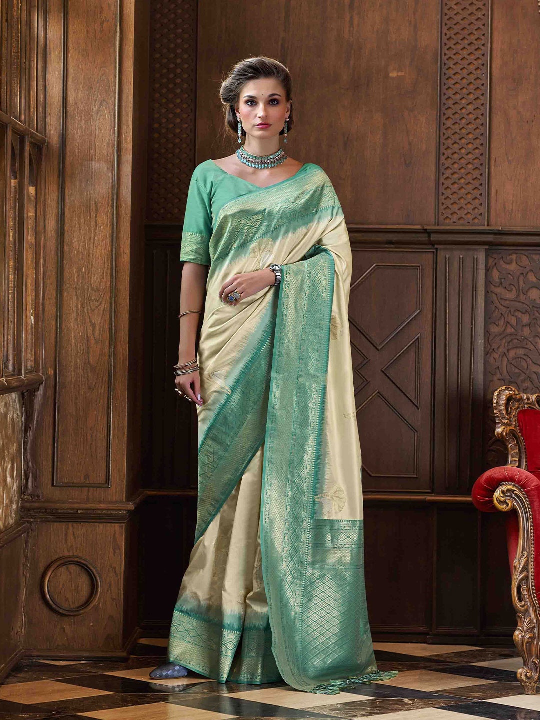 

Blissta Woven Design Zari Linen Blend Handloom Saree, Beige