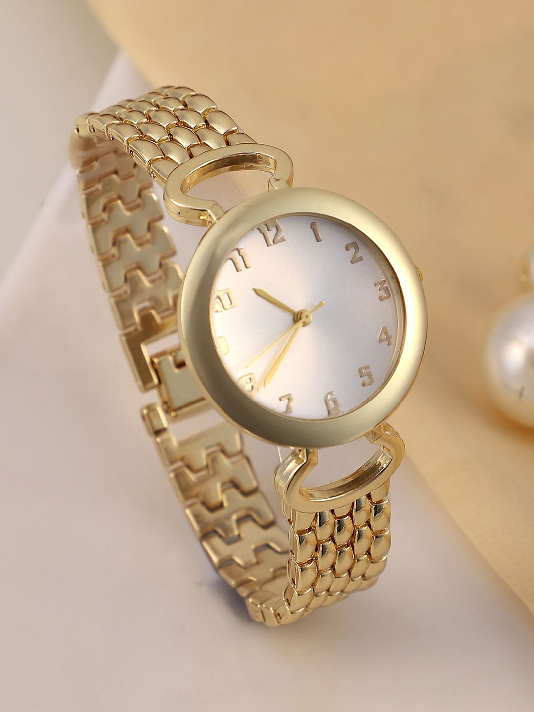 

HAUTE SAUCE by Campus Sutra Women Embellished Dial & Straps Analogue Watch SS25_HSWC1366, Gold